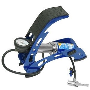 Насос ножной механический с манометром KRAFT KT 810000.